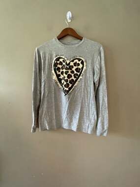 Love & Faith Leopard Heart Graphic Long Sleeve Heather Gray T-Shirt Size S